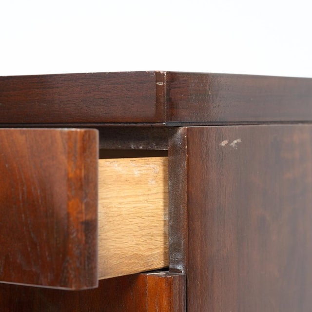 Art Deco Baker Walnut Veneered Nightstands in Copper and Cut Glass Accents, 1950s, Set of 2 For Sale - Image 18 of 18