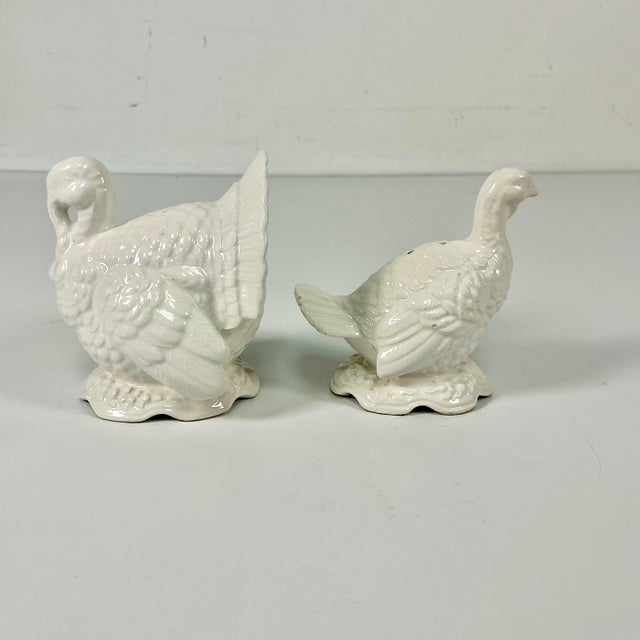 1980s Vintage Arts & Crafts Americana Ceramic Thanksgiving Turkey Salt & Pepper Shakers - A Pair For Sale - Image 9 of 15