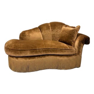 Vintage 90s Walter E. Smithe Gold Velvet Channel Back Chaise Lounge With Bullion Fringe For Sale