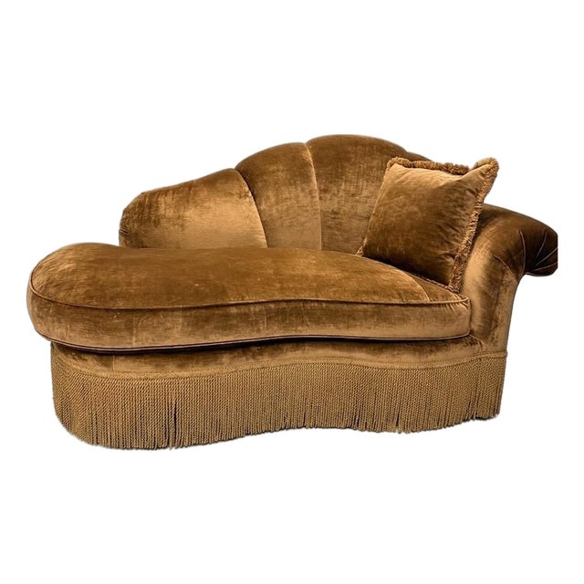 Vintage 90s Walter E. Smithe Gold Velvet Channel Back Chaise Lounge With Bullion Fringe For Sale
