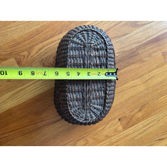Wood Vintage Hand-Woven Amish Kavli Wicker Storage Basket With Lid For Sale - Image 7 of 9