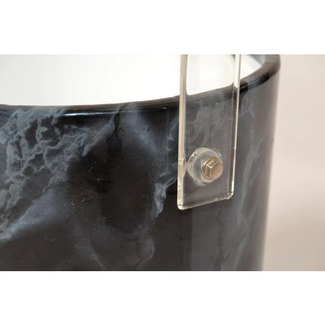 1990s Kraftware New York Black Gray Faux Marble Style Ice Bucket with Lucite Handle & Tongs For Sale - Image 9 of 12