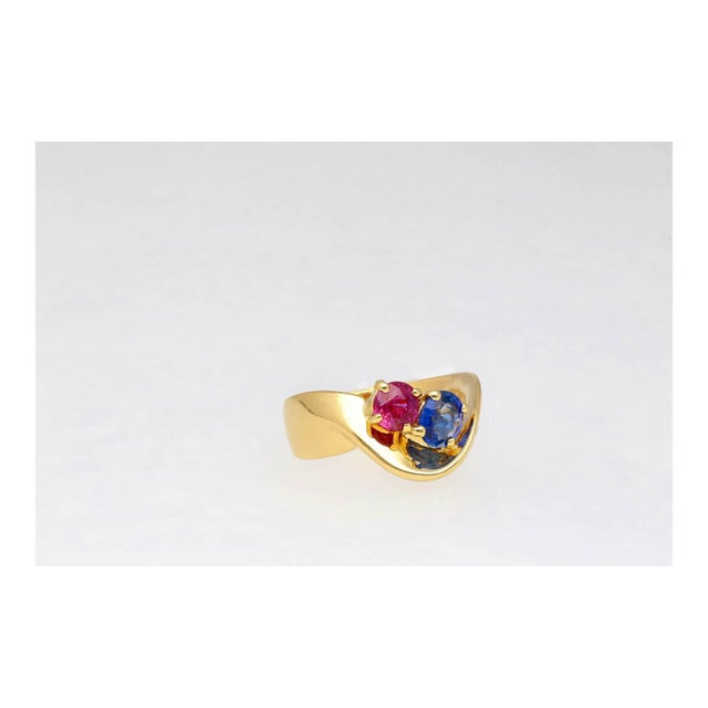 1.5 Carat Sapphire & Ruby With Diamond 18k Yellow Gold Crossover Statement Ring For Sale - Image 10 of 12