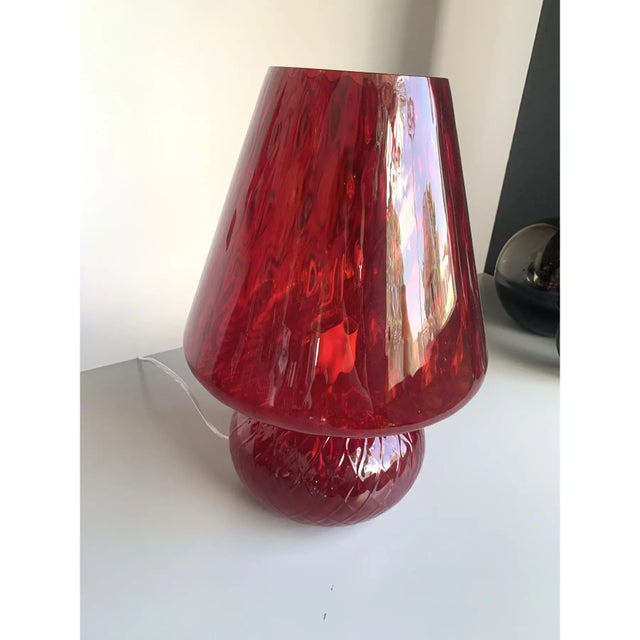 Diamond-Cut “Ballotton” Pattern Red Murano-Style Glass Lamp, Contemporary For Sale - Image 6 of 8