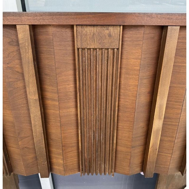 Brown 1970s Brutalist-Inspired King Size Headboard With Twin Metal Frames For Sale - Image 8 of 13