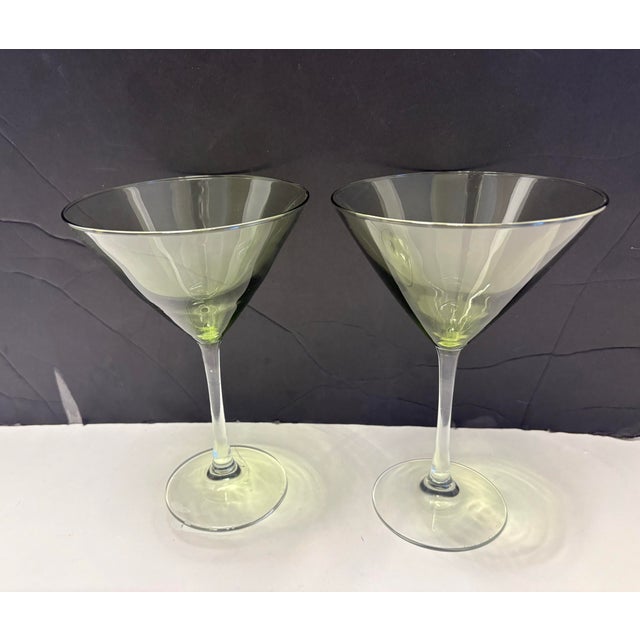 • Rim diameter: ~4.5 inches • Height: ~7.5–7.75 inches • Capacity: approx. 6–7 oz (standard for vintage martini glasses)