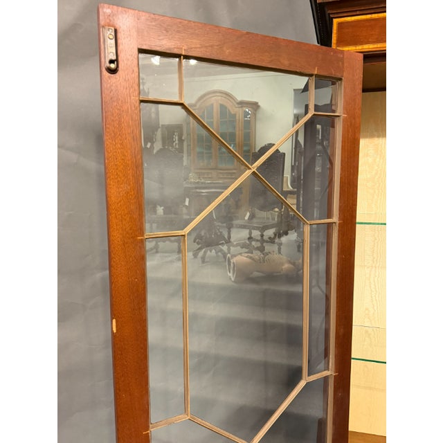 Late 20th Century English Chippendale Style Mahogany Inlaid Lighted Bookcase Cabinet, Circa 1980 For Sale - Image 13 of 13
