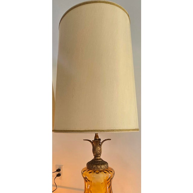 Tall Vintage Mid-Century Modern (Mcm) Hollywood Regency Style Amber Glass Table Lamp With Nightlight Feature For Sale - Image 11 of 12