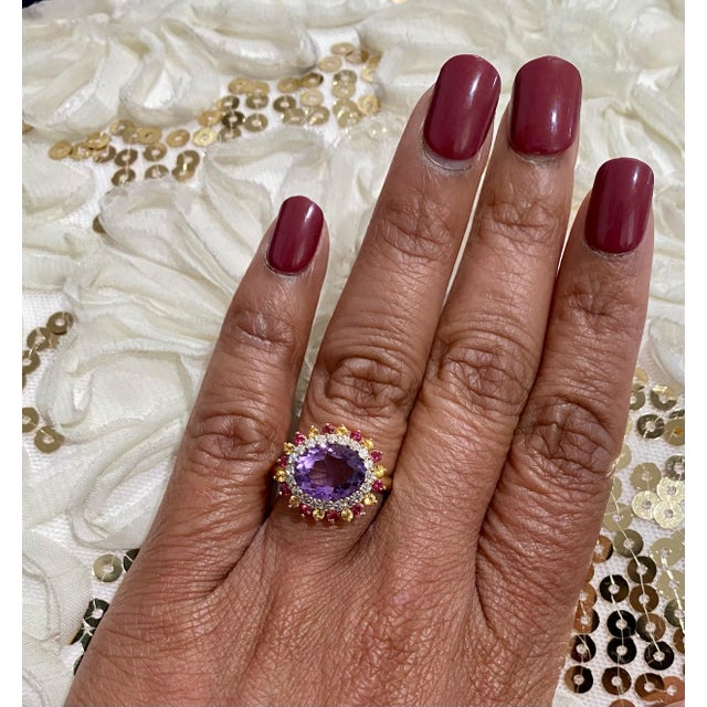 2020s 3.37 Carat Natural Amethyst Diamond Sapphire Yellow Gold Cocktail Ring, Size 7 For Sale - Image 5 of 5