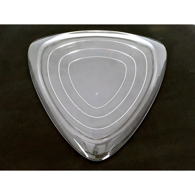 1990s Triangular Glass Centerpiece by Angelo Mangiarotti for Cristallerie Colle, 1990s For Sale - Image 5 of 5