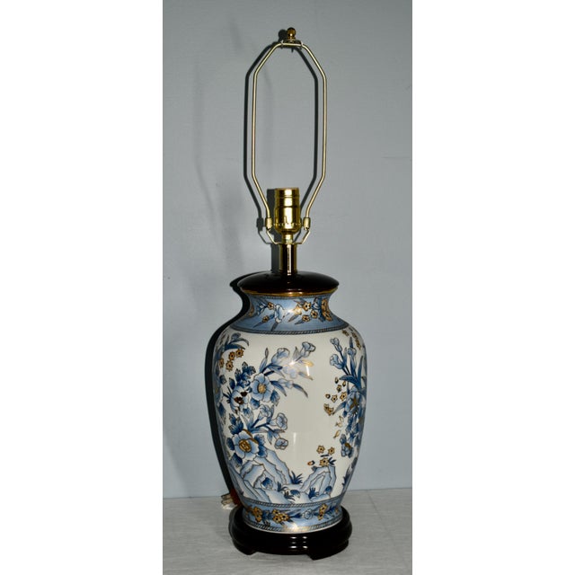 Vtg. 1970s Porcelain Asian Style Temple Jar Lamp W/Wood Base For Sale - Image 9 of 13