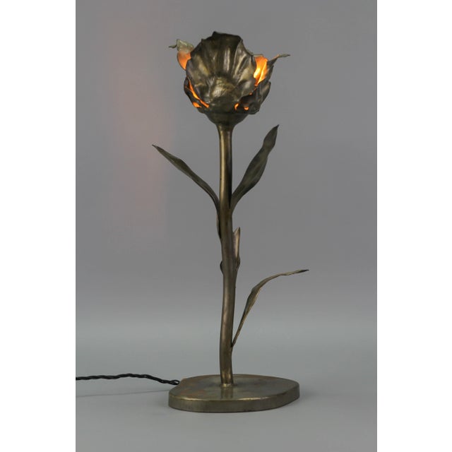 Metal Mid-Century Modern Flower Table Lamp in Metal For Sale - Image 7 of 18
