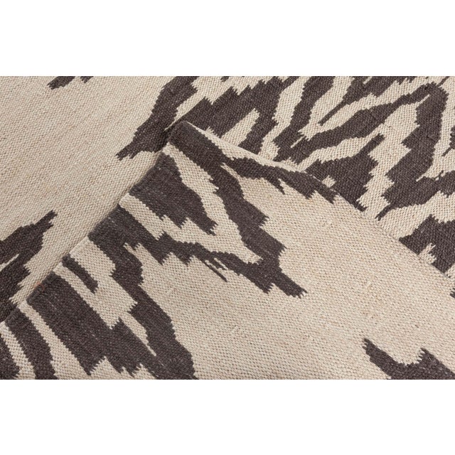Textile "Ebony Echo" Modern Flatweave Beige With Charcoal Rug by Doris Leslie Blau For Sale - Image 7 of 7