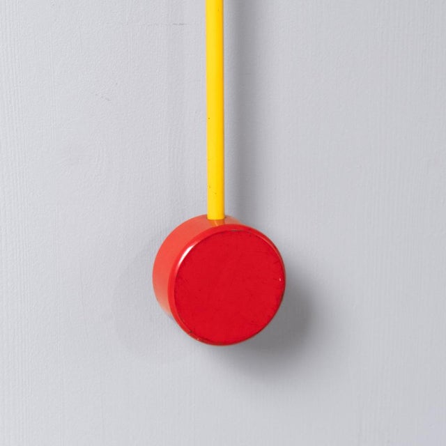 Rotating Mirrors in Red and Yellow Metal, Set of 2 For Sale - Image 4 of 8