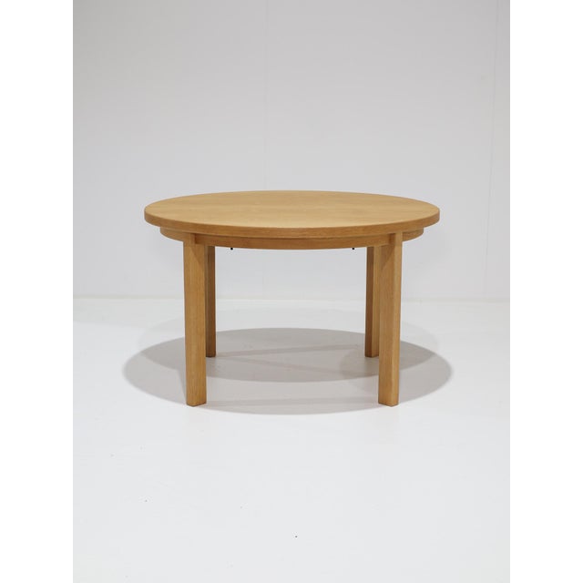A beautiful round extendable dining table produced in the 1960s / 1970s by sorø stolefabrik in denmark. This vintage...