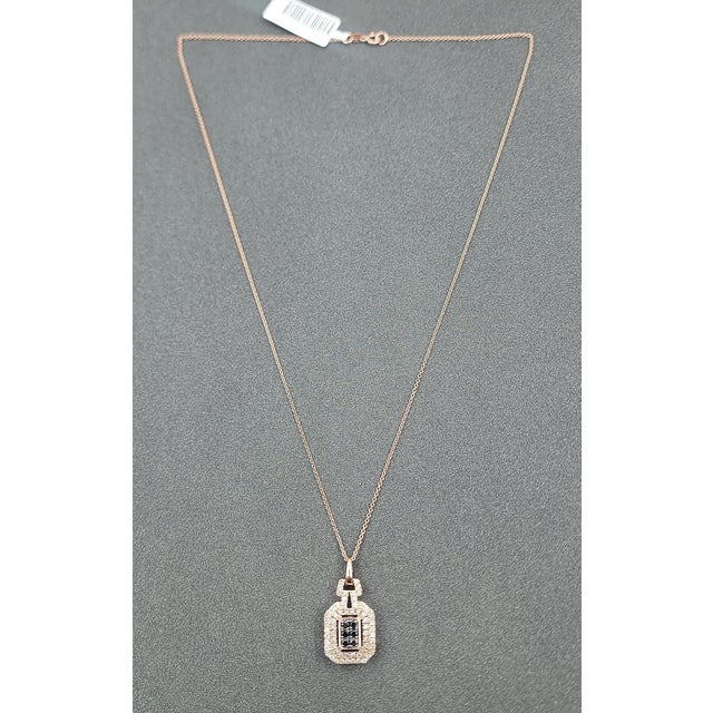 Modern 0.90 Ct Le Vian Emerald Shaped Tri-Color Multi-Diamond Doorknocker Pendant For Sale - Image 3 of 10