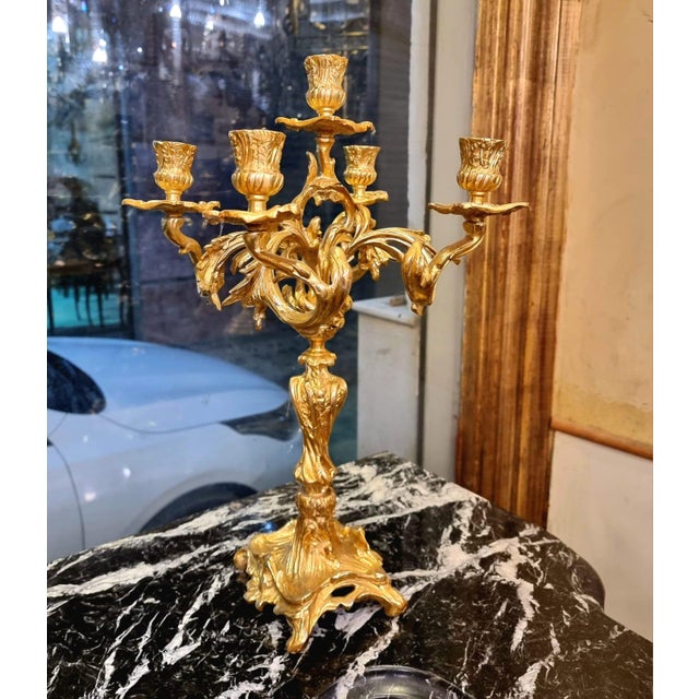 Rococo Rococo Clock Garniture Set With Gilt Bronze Candelabras – 3 Pieces Set For Sale - Image 3 of 4