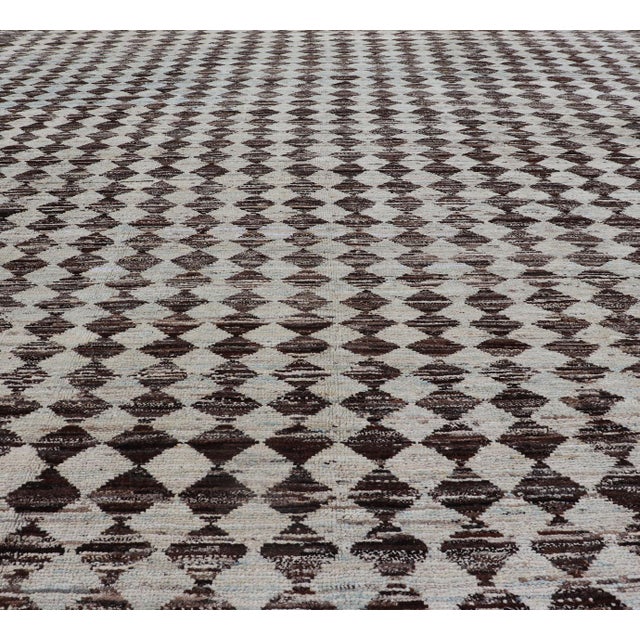 Tribal Moroccan With Intricate Diamond Pattern in White and Brown Tones 8'3 X 9'8 For Sale In Atlanta - Image 6 of 18