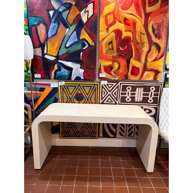 1980's Off White Laminate Waterfall Console Table. For Sale In New York - Image 6 of 18