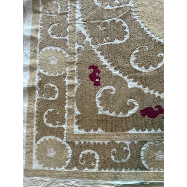 Decorative Vintage Suzani Wall Hanging For Sale In New York - Image 6 of 8
