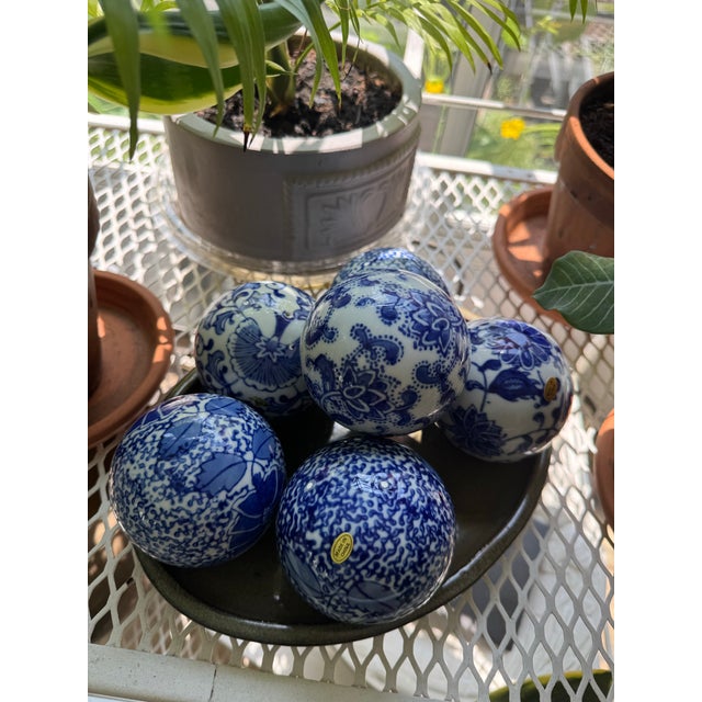 Set of 6 Blue & White Porcelain Decorative Balls – Floral Chinoiserie Design – Made in China For Sale In New York - Image 6 of 7