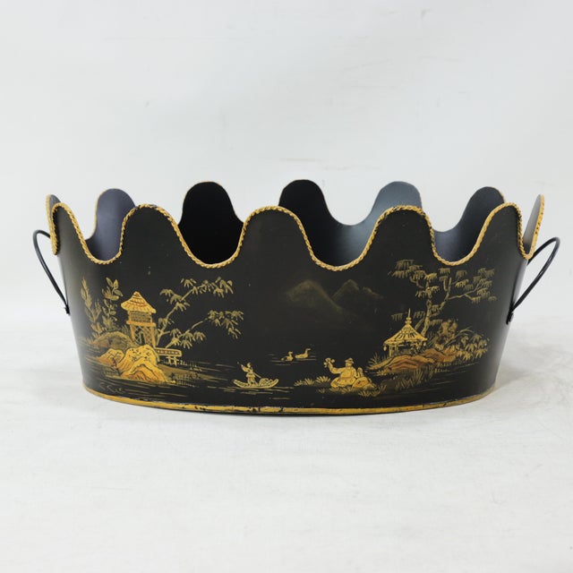 Vintage Chinoiserie Hand-Painted Toleware Scalloped Planter – Black and Gold Metal Cachepot For Sale - Image 9 of 9