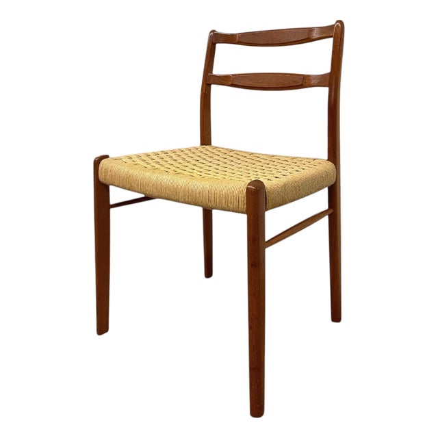 1970s Mid-Century Danish Modern Ladder-Back Dining Chair With Woven Paper Cord Seat For Sale