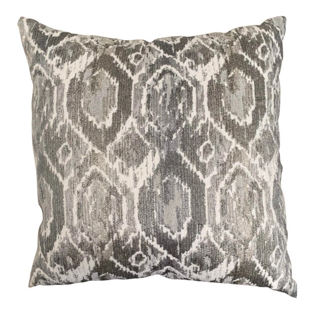 22” Gray and Thick White Woven Diamond Pattern New Pillow For Sale