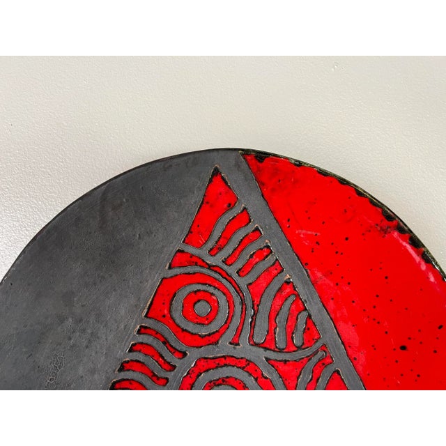 1980s Mid-Century Danish Modern Black and Red Pottery Wall Plate, Signed For Sale - Image 5 of 10