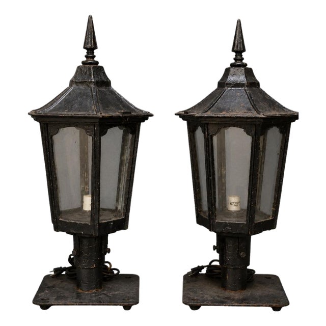 20th Century English Iron Lanterns (Set of 2) For Sale