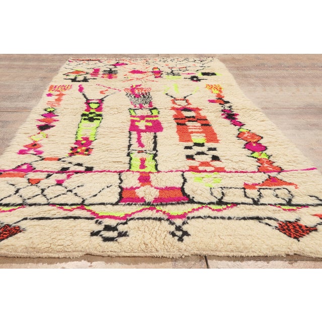 Vintage Azilal Moroccan Rug, 04'05 X 09'10 For Sale - Image 9 of 10