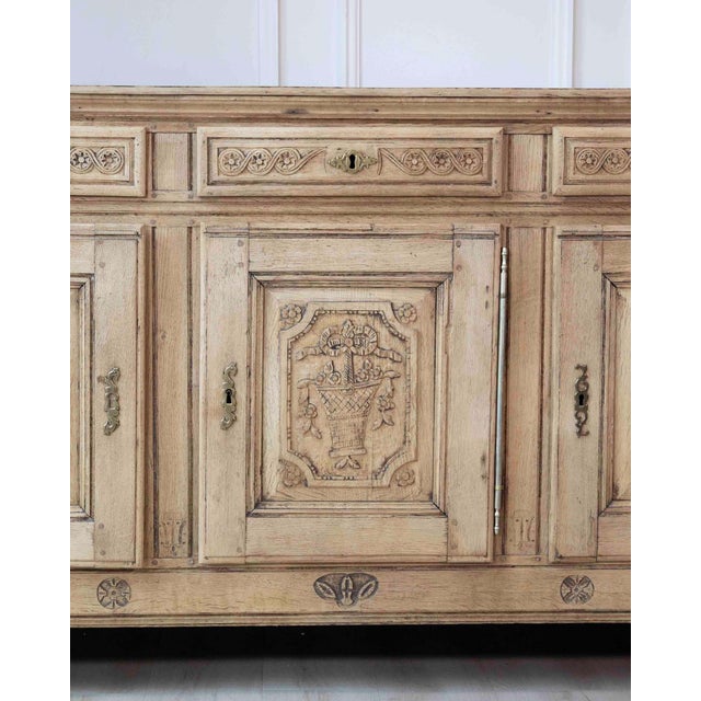 Italian 18th Century Walnut Center Table with Carved Pedestal Base For Sale - Image 9 of 13