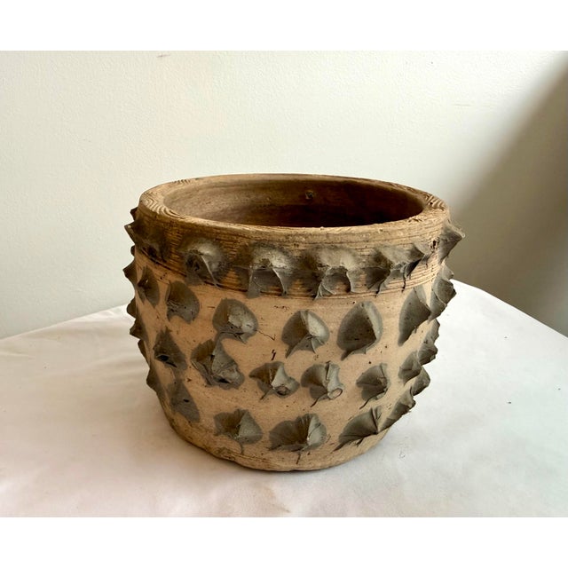 Vintage mid century brutalist style pinch pot planter in the style of Dexter pottery out of the mid west. In great...