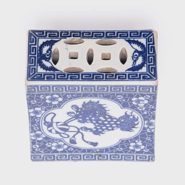Mid 19th Century Chinese Blue and White Headrest With Guardian Lion For Sale - Image 5 of 5