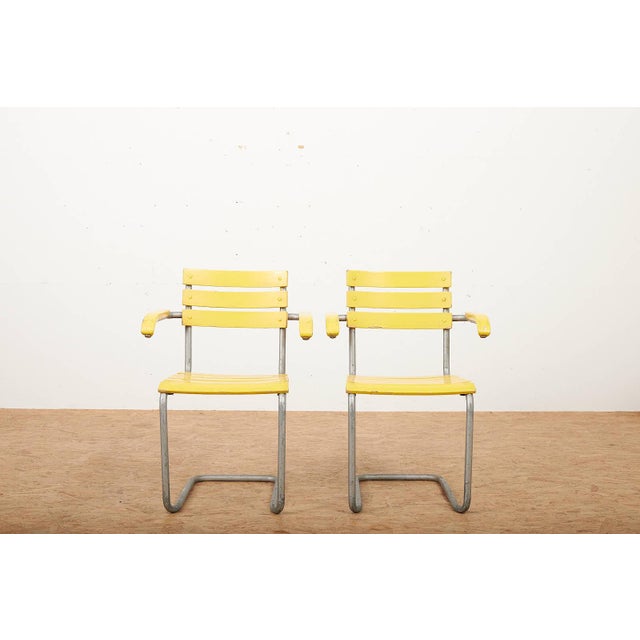Model 1024 Garden Chairs with Galvanized Steel Tube Frames and Yellow Wooden Slats, 1934, Set of 2 For Sale - Image 4 of 13