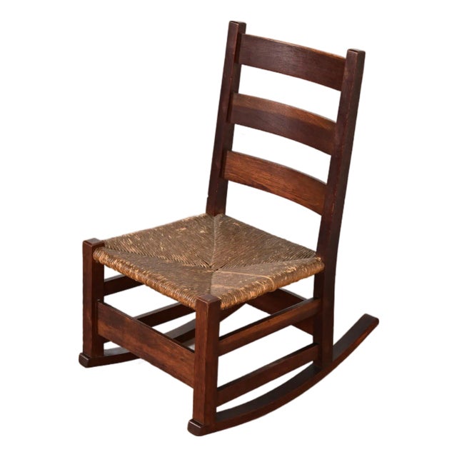 Gustav Stickley Antique Mission Oak Arts & Crafts Ladder Back Rocking Chair With Rush Seat, Circa 1910 For Sale
