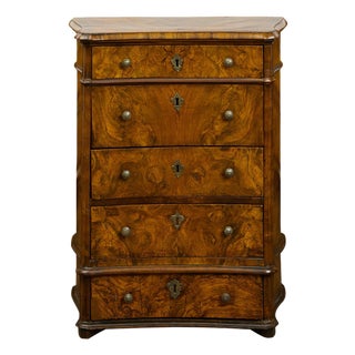 Petite Italian 1820s Walnut Five-Drawer Commode with Butterfly Veneer For Sale