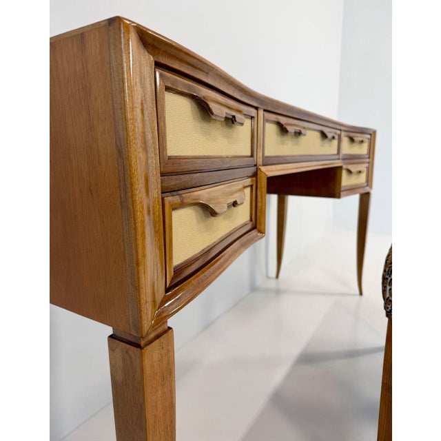 Wood Italian Walnut and Galuchat Vanity with Stool in the style of Gio Ponti, 1940s, Set of 2 For Sale - Image 7 of 16