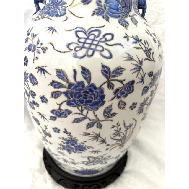 Chinoiserie Vintage Chinoiserie Blue & White Vase Table Lamp For Sale - Image 3 of 9
