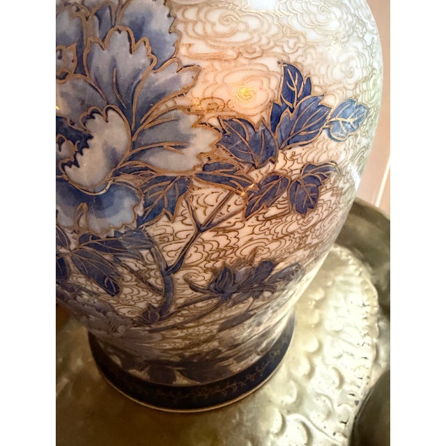 Mid 20th Century Large Blue, White and Gold Ginger Jar/Urn/Vase For Sale - Image 5 of 11