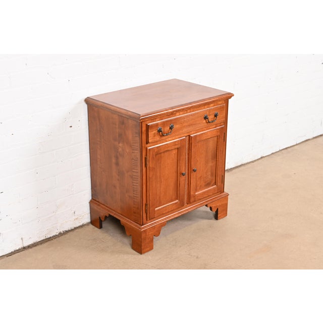 Ethan Allen Ethan Allen English Country Farmhouse Solid Maple Bedside Chest For Sale - Image 4 of 12