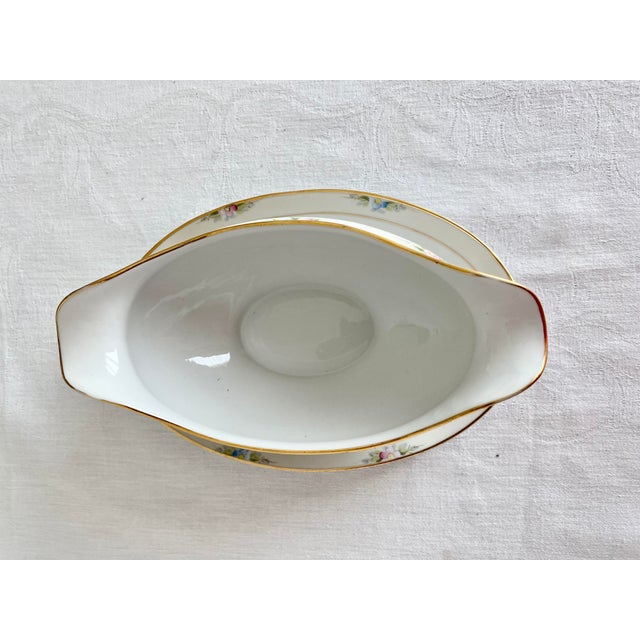 Victorian Early 20th Century Noritake Sedan Gravy Boat Attached Underplate Nippon Hand Painted M Wreath Excellent Condition For Sale - Image 3 of 11