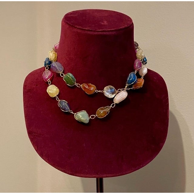 Brutalist Vibrant Caged Gemstone Necklace Gold Finish Wired Links Long 35” C. 1970 For Sale - Image 3 of 10