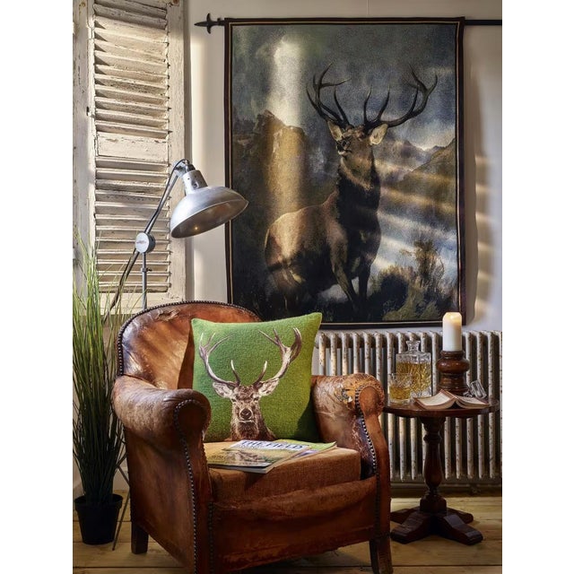 English Monarch of the Glen Loom Woven Tapestry - 132 X 106 Cm (4'4" X 3'6") - Requires Rod Size 3 For Sale - Image 3 of 3