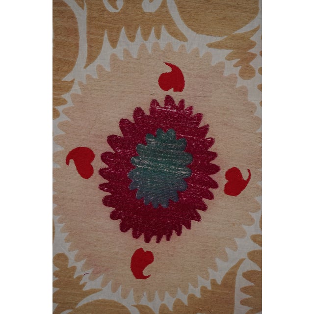 Beige Uzbek Suzani Rug – Red Teal Floral Embroidery – Boho Handmade Textile 7'5'' X 10'3'' For Sale - Image 10 of 15