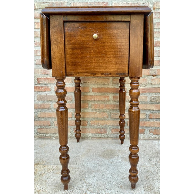 English Regency Walnut Table with Wings, 1890s For Sale - Image 12 of 18