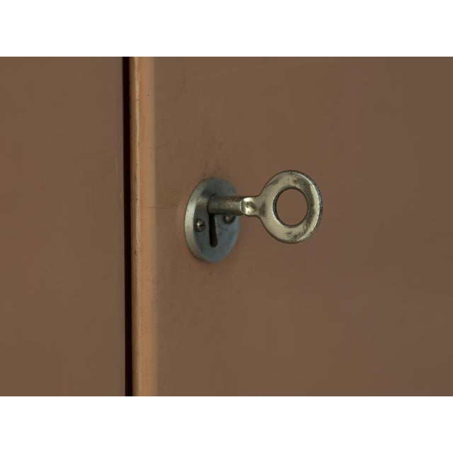 This functionalist bookcase or display cabinet was produced during the 1930s–1940s by Robert Slezák in Bystřice pod...