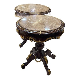 French Louis XVI Round Marble Top Side Table With Hand-Carved Wood Frame & Gold Leaf Accents For Sale