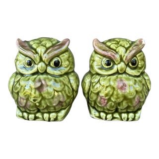 Vintage Hollywood Regency Pink & Green Salt & Pepper Shakers- a Pair For Sale