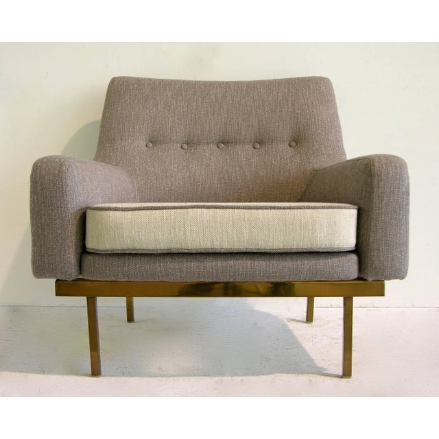 1970s 1970s Arflex Italian Brass Base Two-Tone Pepper Cream and Taupe Gray Armchair For Sale - Image 5 of 13